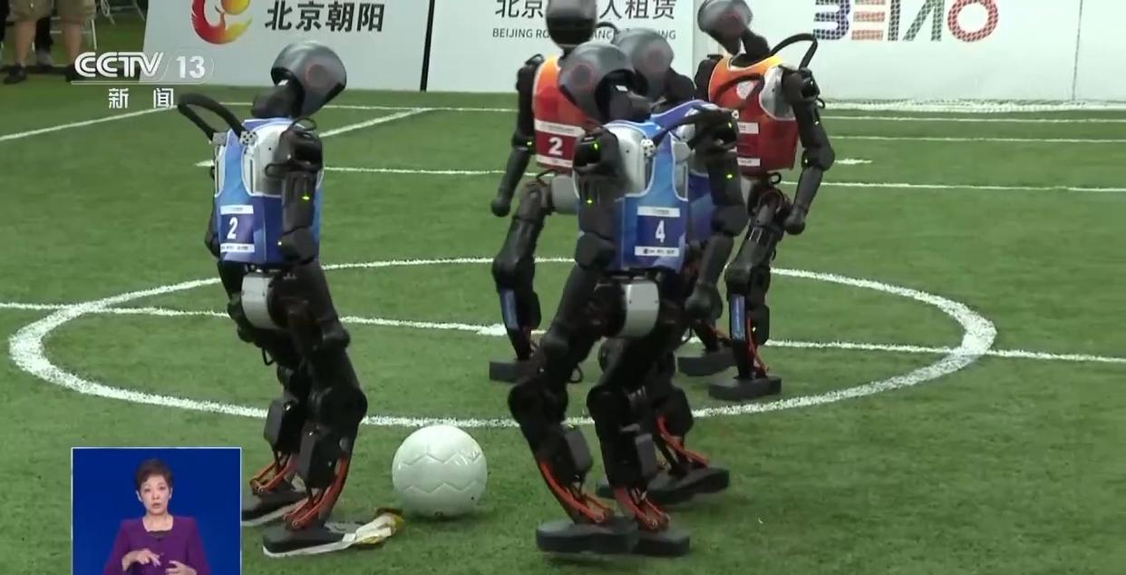 自主踢足球、能识谱会演奏 全球首个人形机器人运动会亮点抢先看_自主踢足球、能识谱会演奏 全球首个人形机器人运动会亮点抢先看_