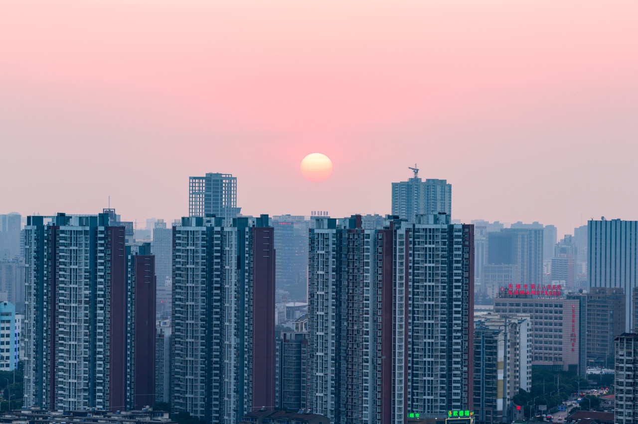 深圳楼市卖爆了：龙华“日光盘”每分钟卖超2套，二手房3月成交量大涨58%