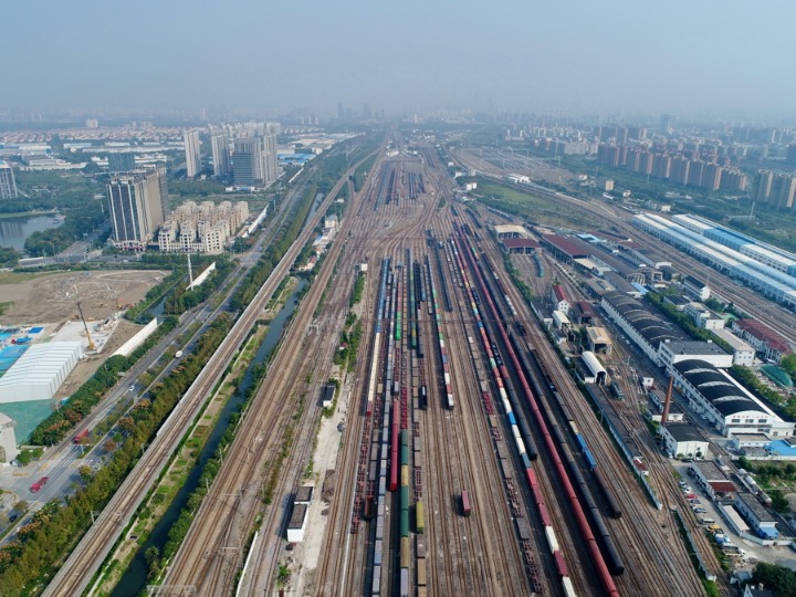 融入全球供应链，上海百年铁路车站一招凸显战略价值，日均办理破万辆