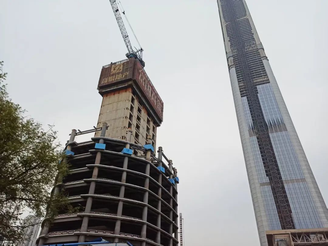 “中国最高烂尾楼”将于4月30日复工，背后故事太曲折