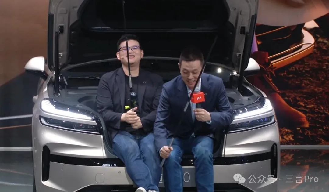 _雷军回应偷窥周鸿祎_雷军和周鸿祎谁有钱