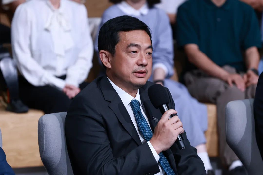对世界人类巨大贡献奖_人形机器人和无人机_